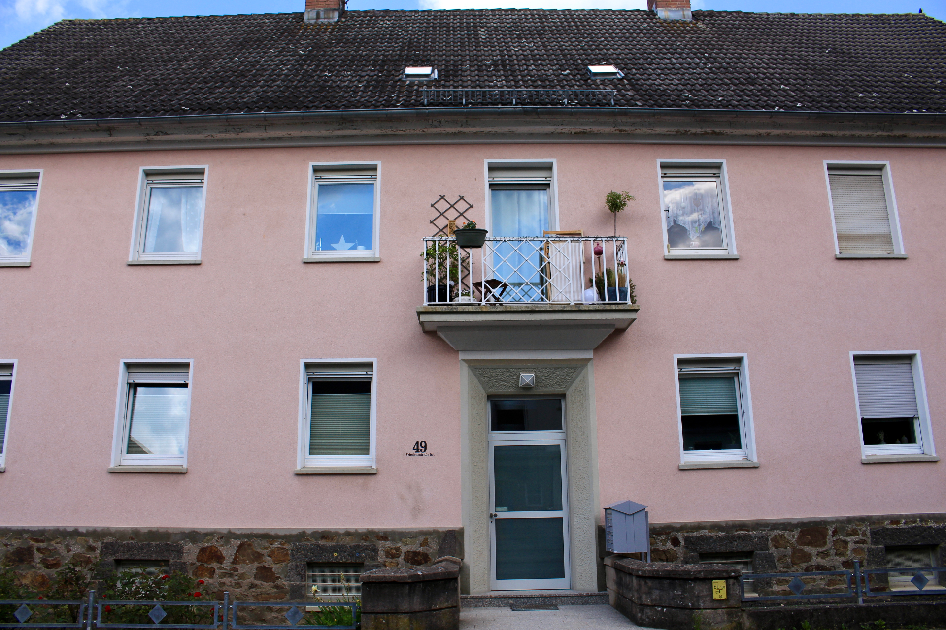 Gemütliche 2 Zimmer-Dachgeschosswohnung Nähe Uni-Sportplatz in Gießen, Friedensstraße 49, 35394 Gießen